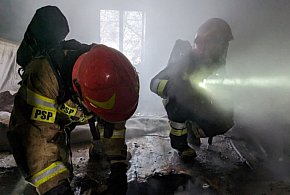 Sochaczew: kobieta zginęła w pożarze domu [ZDJĘCIA]-1189